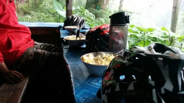 8 Alasan Kenapa Kamu Tetap Bisa Bahagia Hidup Tanpa Mantan, Tapi Tidak Tanpa Mie Instan! 11