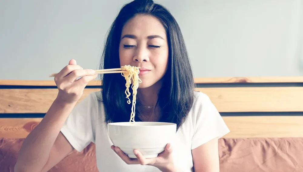 8 Alasan Kenapa Kamu Tetap Bisa Bahagia Hidup Tanpa Mantan, Tapi Tidak Tanpa Mie Instan! 9