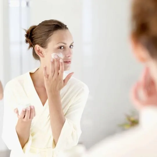 9 Trik Rahasia Supaya Wajah Cerah Merona. Cuma Butuh Makeup Tipis Aja! 11