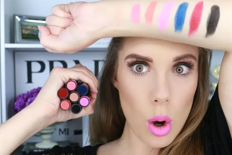 Bibir Hitam Karena Lipstik Matte Itu Menyebalkan! 5 Trik Jitu Ini Akan Menyelamatkanmu 9