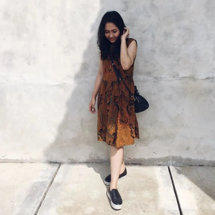 Mulai Dari Ngampus Sampai Kencan, Inilah 9 Ide Baju Batik Yang Bisa Membuatmu Lebih Dilirik 16