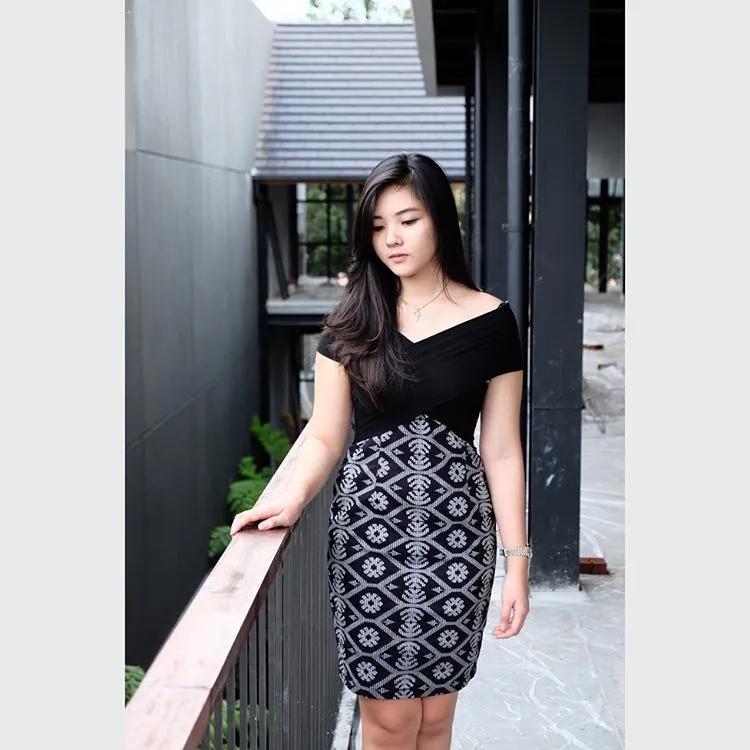 Mulai Dari Ngampus Sampai Kencan, Inilah 9 Ide Baju Batik Yang Bisa Membuatmu Lebih Dilirik 15