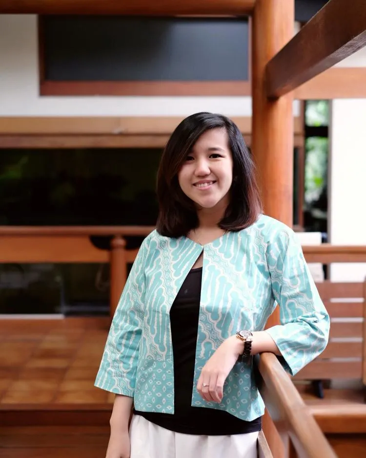 Mulai Dari Ngampus Sampai Kencan, Inilah 9 Ide Baju Batik Yang Bisa Membuatmu Lebih Dilirik 11