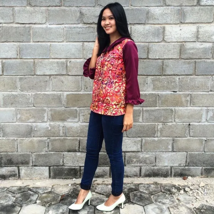 Mulai Dari Ngampus Sampai Kencan, Inilah 9 Ide Baju Batik Yang Bisa Membuatmu Lebih Dilirik 13