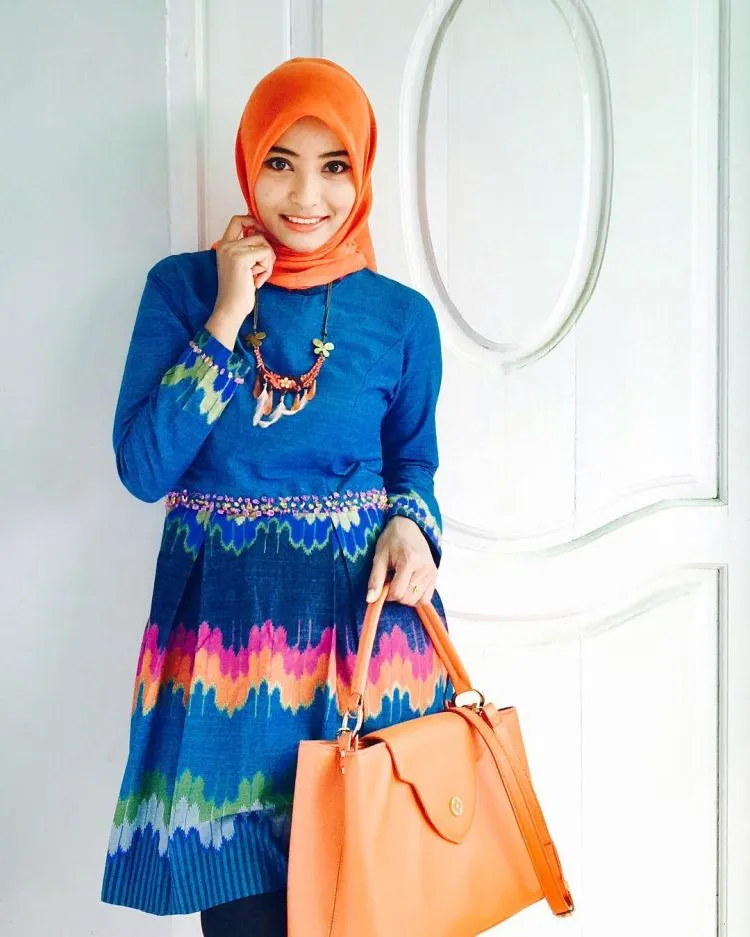 Mulai Dari Ngampus Sampai Kencan, Inilah 9 Ide Baju Batik Yang Bisa Membuatmu Lebih Dilirik 14