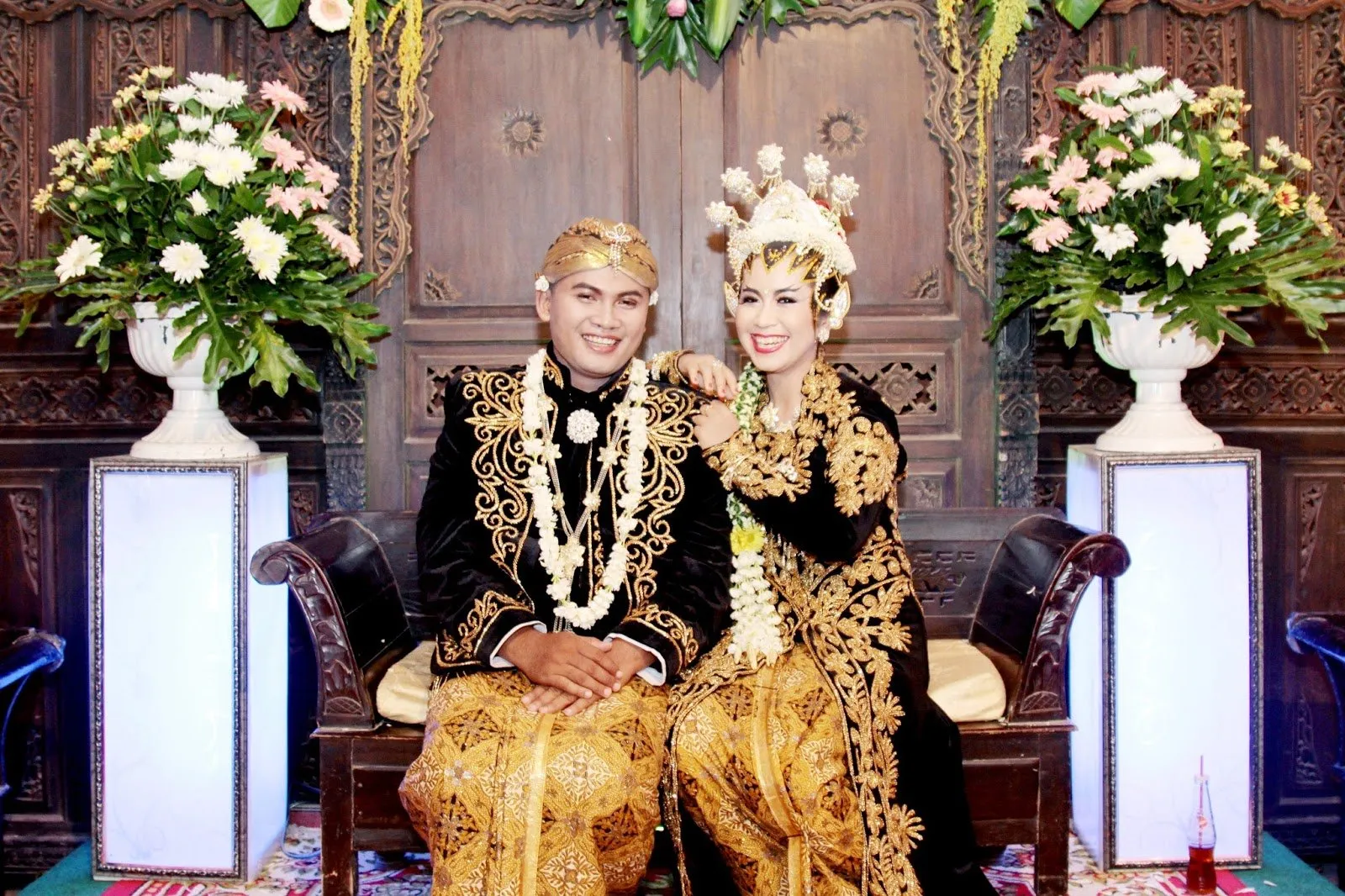 12 Foto Yang Membuktikan, Betapa Bahagia dan Romantisnya Berada di Pelaminan 20