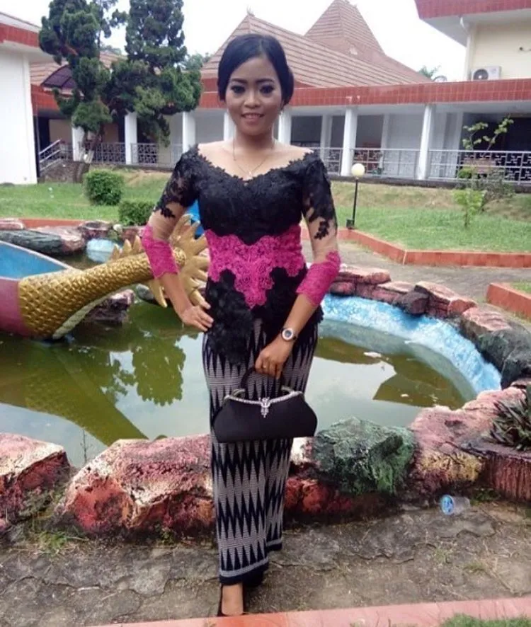 11 Ide Kebaya Hitam nan Elegan, Dari Mulai Wisuda Sampai Kamu Lamaran 20