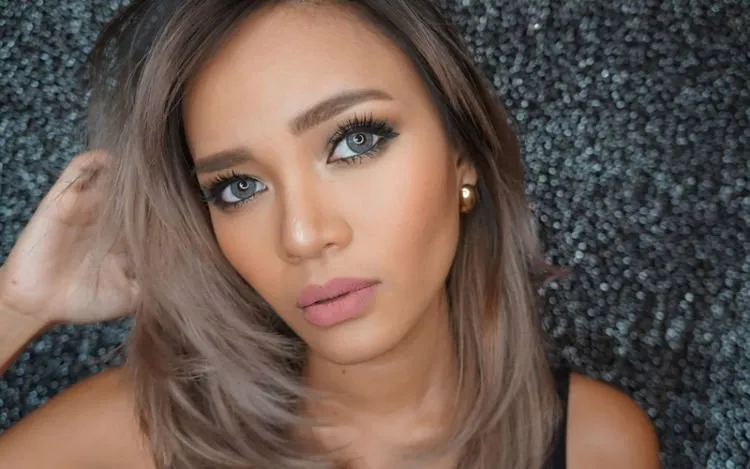 Bibir Hitam Karena Lipstik Matte Itu Menyebalkan! 5 Trik Jitu Ini Akan Menyelamatkanmu 12