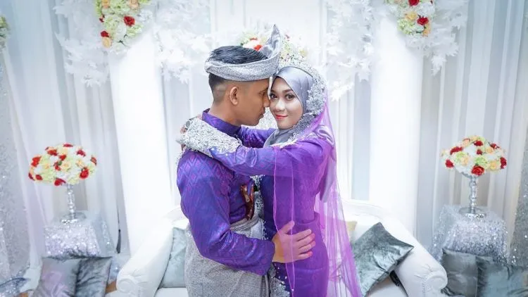 12 Foto Yang Membuktikan, Betapa Bahagia dan Romantisnya Berada di Pelaminan 22