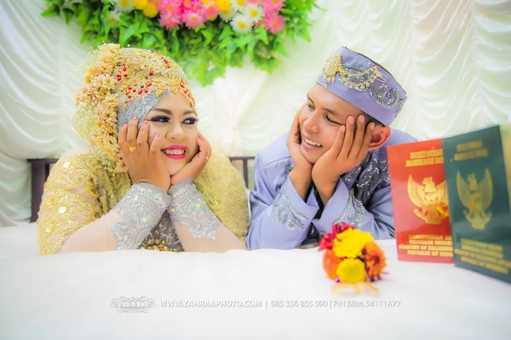 12 Foto Yang Membuktikan, Betapa Bahagia dan Romantisnya Berada di Pelaminan