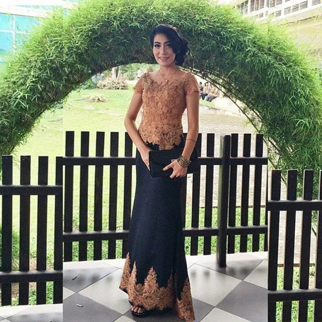 11 Ide Kebaya Hitam nan Elegan, Dari Mulai Wisuda Sampai Kamu Lamaran 24