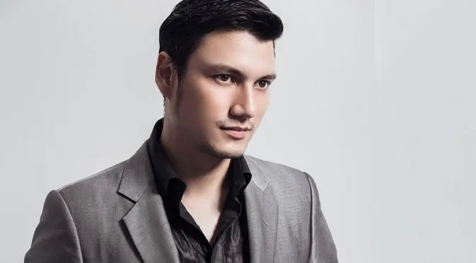 Salah Kalau Dikira Semua Seleb Cuma Modal Tampan, 6 Artis Cowok Ini Bisa Diadu Otak dan Semangatnya! 12