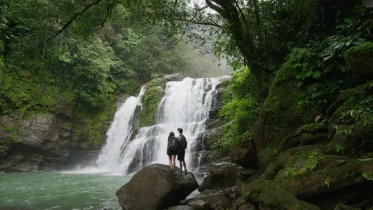 Bingung Mau Bikin Caption Foto Traveling di Instagram? Coba Deh Gunakan 10 Petikan Lirik Lagu Ini! 20