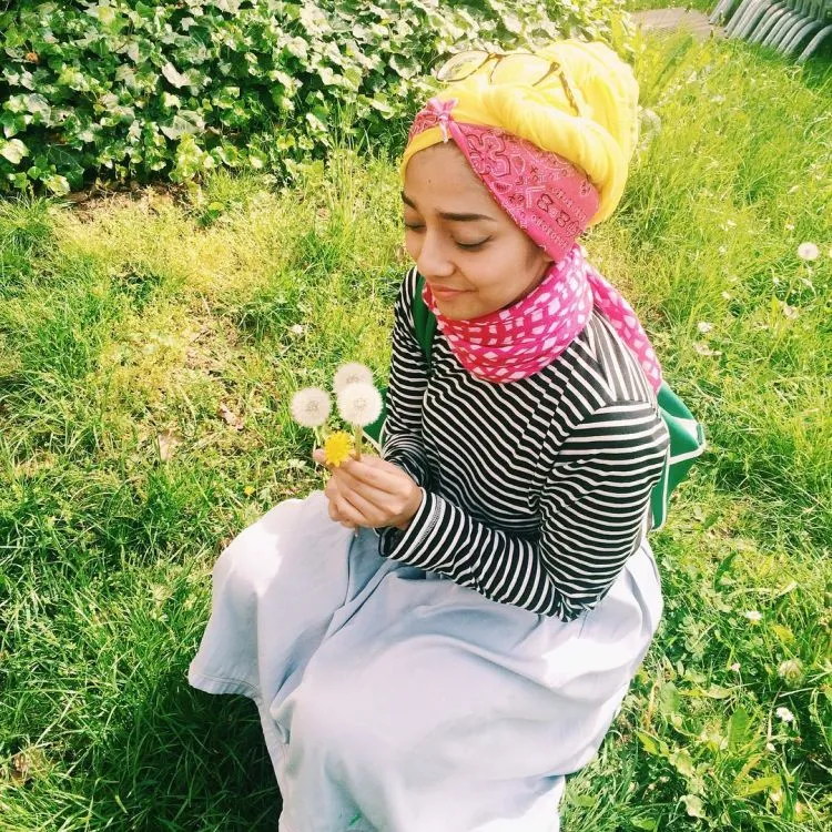 Tren Fesyen Hijab Turban ala Chikita Fawzi, Musisi dan Animator Stylish yang Penuh Inspirasi 17