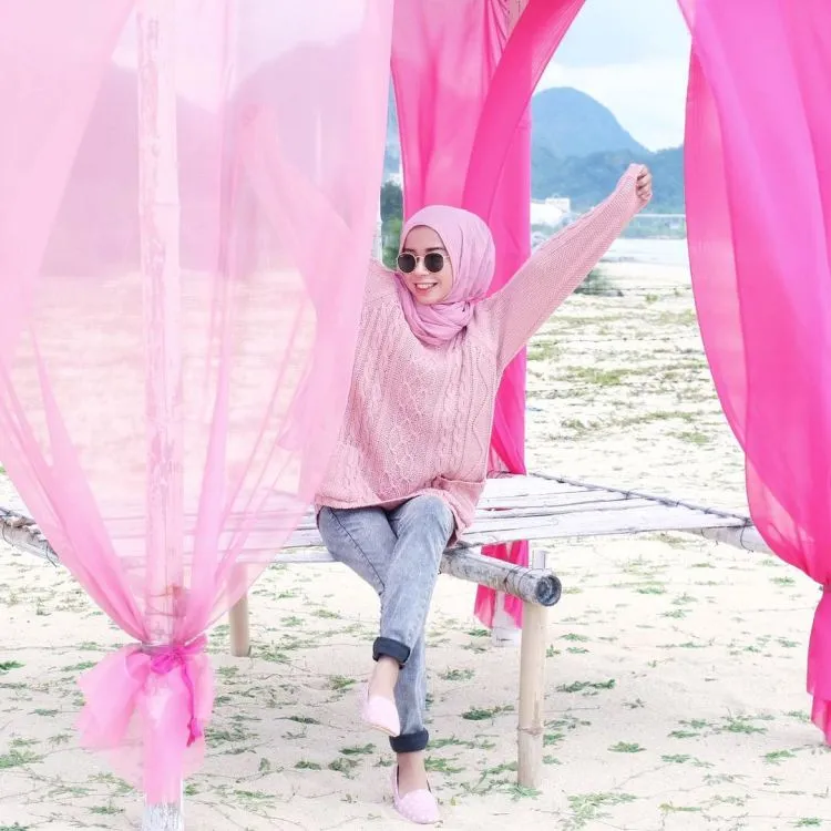 Selebgram @sonyasams dan 17 Inspirasi Pink-nya. Tetap Menawan Tanpa Kesan Kekanakan 16