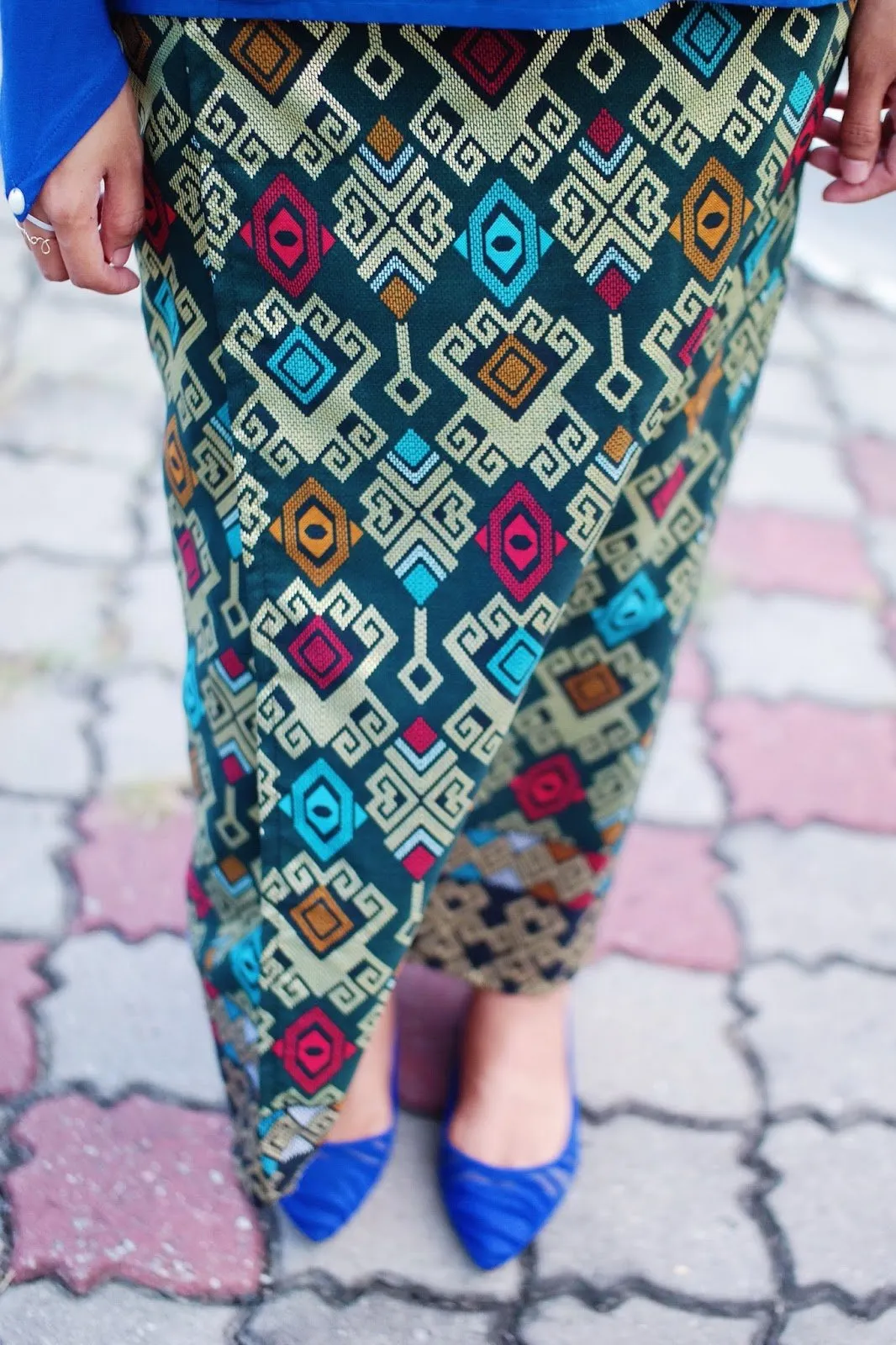 Penasaran Sama Simpel dan Menawannya Kain Songket? Simak 8 Padu Padannya di Sini! 13