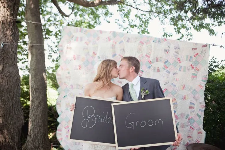 11 Ide Foto Pre Wedding Murah. Bahkan Bisa Kalian Lakukan di Belakang Rumah 26