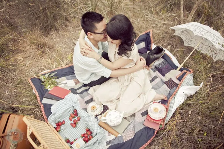 11 Ide Foto Pre Wedding Murah. Bahkan Bisa Kalian Lakukan di Belakang Rumah 18