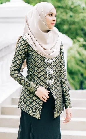 Penasaran Sama Simpel dan Menawannya Kain Songket? Simak 8 Padu Padannya di Sini! 15