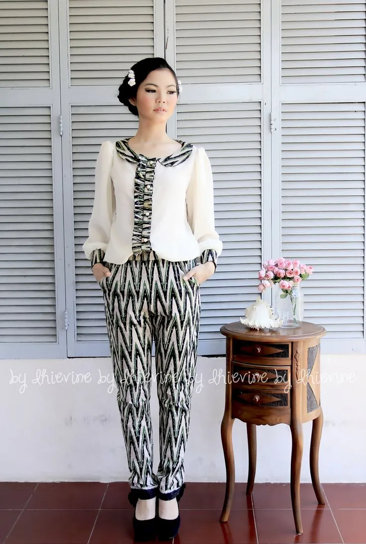Penasaran Sama Simpel dan Menawannya Kain Songket? Simak 8 Padu Padannya di Sini! 22