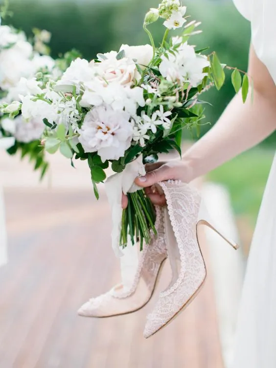 Seperti Halnya Jodoh, Sepatu pun Tak Boleh Asal Pilih. 17 Sepatu untuk Berdiri di Pelaminan Ini Bisa Dijajal! 27