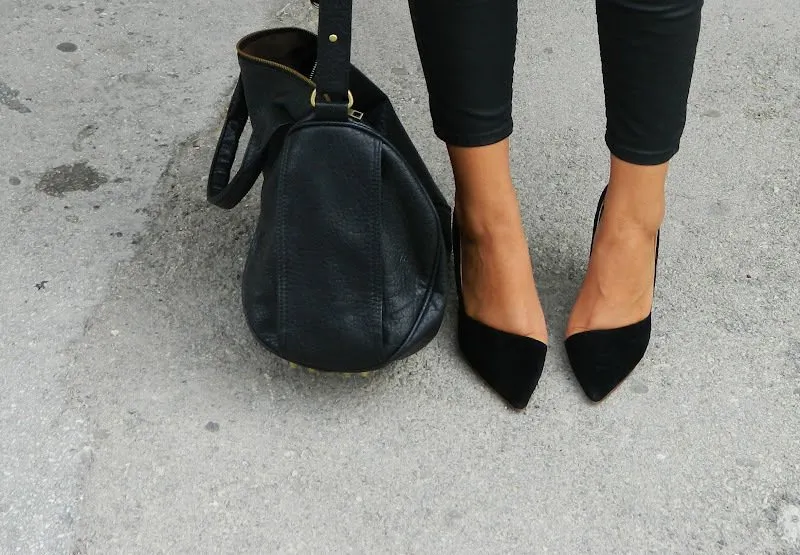 Yang Bikin Nyaman Memang Susah Dilepas, Sepatu Flats Hitam Salah Satunya