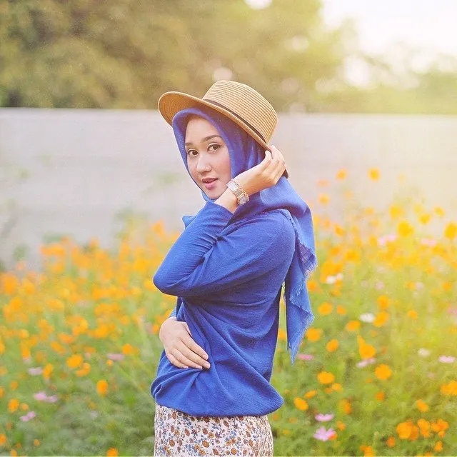 Agar Tampilanmu Jauh Dari Norak, Simak Yuk Padu-Padan Busana Bermotif Berikut Ini 13