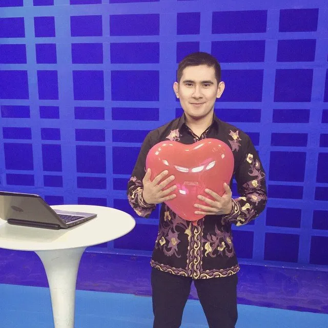 8 News Anchor Kece yang Sukses Bikin Cewek Gagal Fokus Sama Berita. Mana yang Paling Kamu Suka? 16