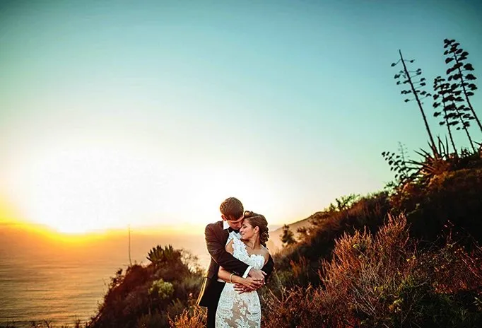 17 Foto Romantis yang Membuktikan Bahwa Foto Prewedding yang Dilakukan Kala Senja Itu Luar Biasa 28