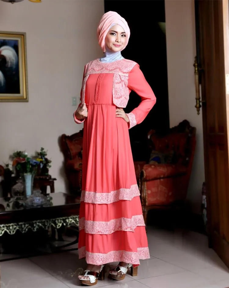 Buat Muslimah Yang Sedang Menata Diri, Inilah 8 Style Gamis Modern Tapi Tetap Santun 16