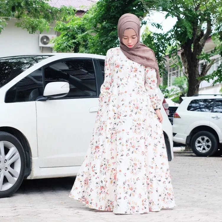 Buat Muslimah Yang Sedang Menata Diri, Inilah 8 Style Gamis Modern Tapi Tetap Santun 17