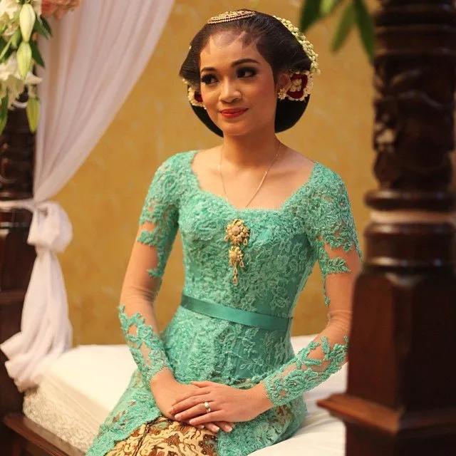 Untukmu Calon Ratu Sehari, Inilah 8 Inspirasi Kebaya Klasik Untuk Malam Midodareni