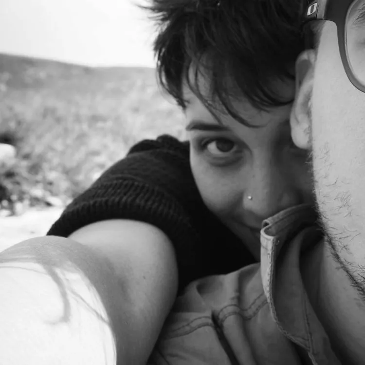 15 Foto Couple di Medsos Ini Romantis dan Nggak Norak, Bisa Sih Ditiru (Asal Ada yang Diajak Foto) 22