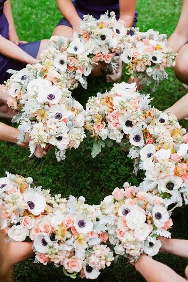 Daripada Cuma Ada di Undangan, Inisialmu dan Dia Bisa Jadi Dekorasi di Nikahan yang Menawan! 27