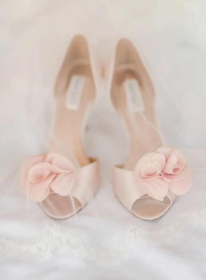 Seperti Halnya Jodoh, Sepatu pun Tak Boleh Asal Pilih. 17 Sepatu untuk Berdiri di Pelaminan Ini Bisa Dijajal! 29