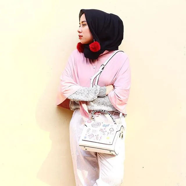 Agar Tampilanmu Jauh Dari Norak, Simak Yuk Padu-Padan Busana Bermotif Berikut Ini 14