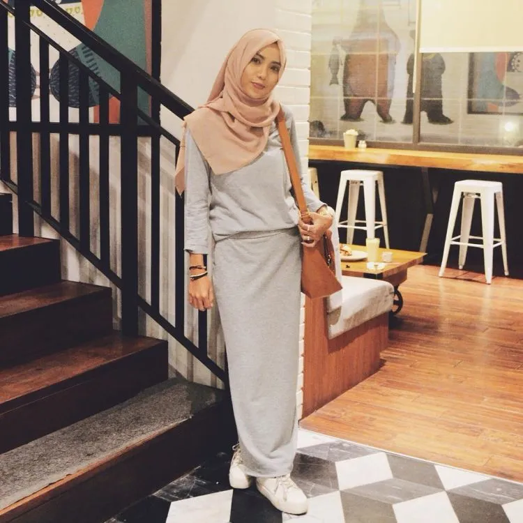 Dress tak Melulu Feminin Lho. 9 Style Dress Simpel yang Bisa Dicoba Oleh Si Tomboy 13