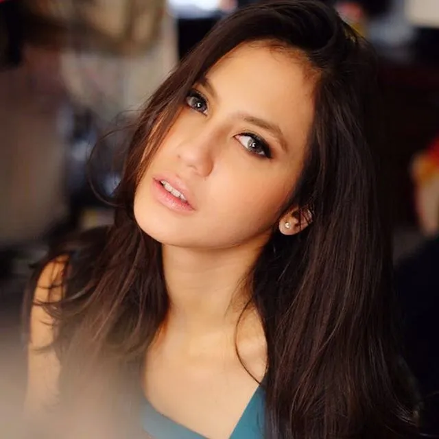 Selasa Cantik: Elok Paras Pevita Pearce yang Mengalihkan Duniamu. 13