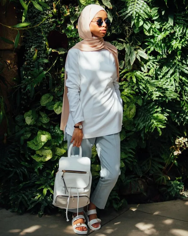 Biar Nggak Kayak Mbak Kunti, 17 Paduan Simple Baju Putih-putih Ini Wajib Buat Dicontek! 30