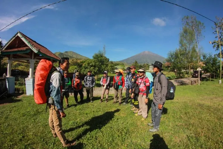 Liputan Jomblo Mendaki Rinjani. Ketika Jomblo Berkumpul dan Berjuang Untuk Mencumbu Puncak Rinjani! 8