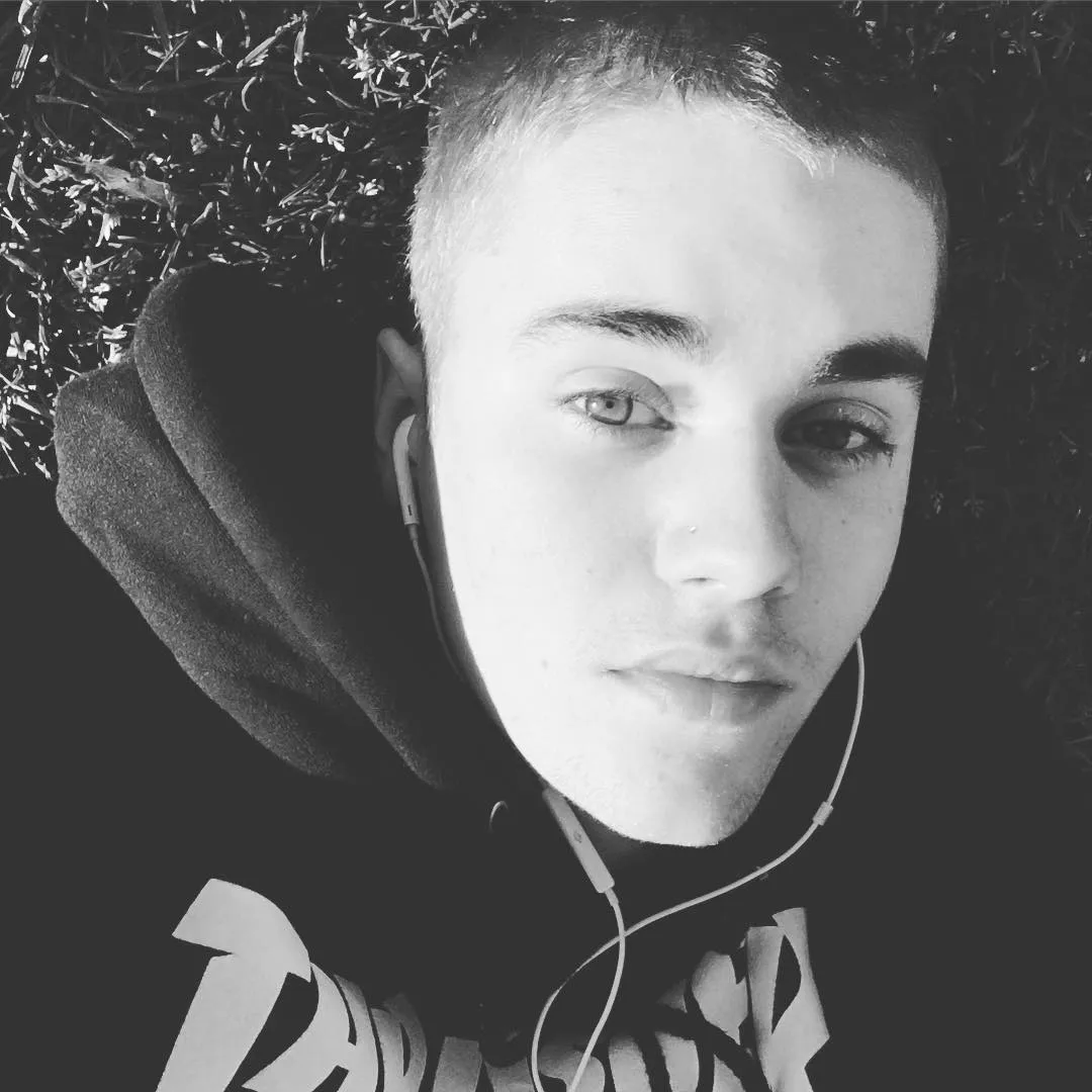 Justin Bieber Lagi Ngambek Kabarnya. Doi Ogah Foto Bareng Fans Lagi. 6