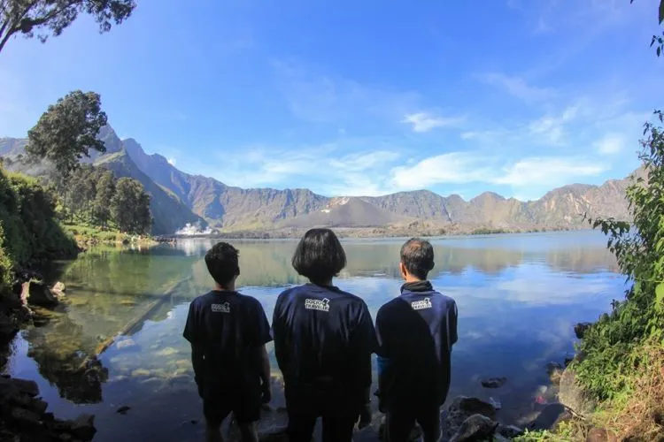 Menikmati Danau Segara Anak Gunung Rinjani. Salah Satu Danau Tertinggi dan Terindah di Indonesia! 6