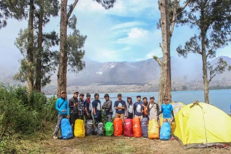 Gunung Macet Juga Kalau Libur Panjang. Ketika Kemacetan Jakarta Pindah ke Puncak Rinjani! 14