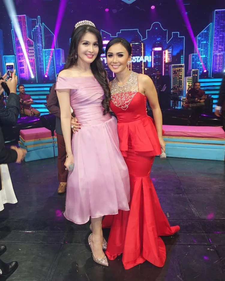 Ups Ketahuan, 6 Seleb Ini Juga Sama Kayak Kita – Pernah Pakai Baju yang Sama Lebih Dari Sekali. ;D 17