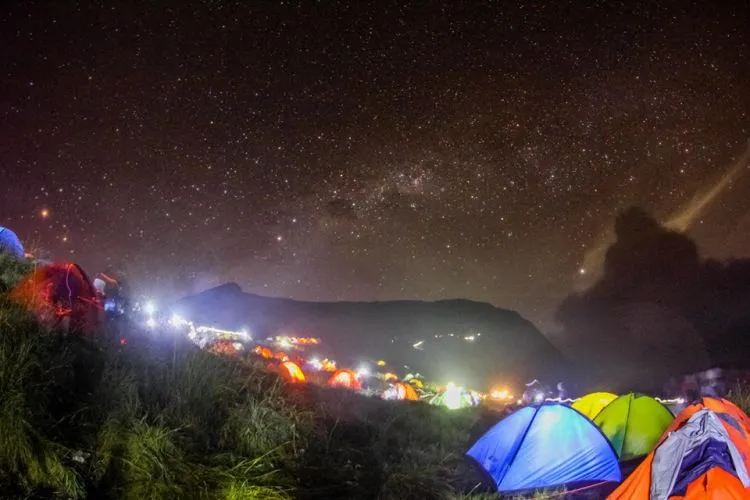 Gunung Macet Juga Kalau Libur Panjang. Ketika Kemacetan Jakarta Pindah ke Puncak Rinjani! 8