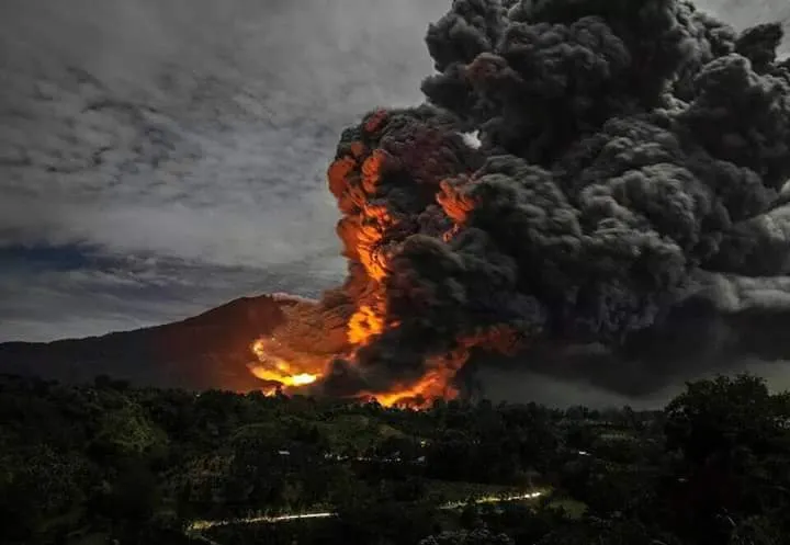 Gunung Sinabung Meletus Lagi, Tapi Kita Kok Diam Saja Seolah Tak Terjadi Apa-apa Sih?