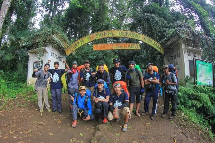 Menikmati Danau Segara Anak Gunung Rinjani. Salah Satu Danau Tertinggi dan Terindah di Indonesia! 10