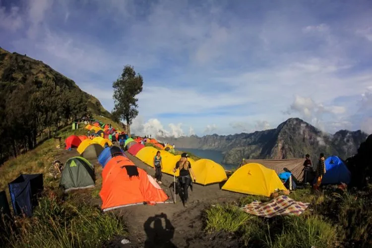 Gunung Macet Juga Kalau Libur Panjang. Ketika Kemacetan Jakarta Pindah ke Puncak Rinjani! 13