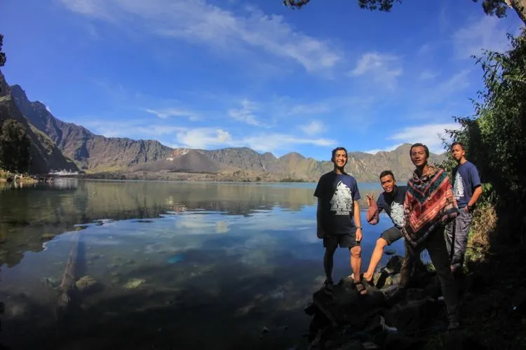 Menikmati Danau Segara Anak Gunung Rinjani. Salah Satu Danau Tertinggi dan Terindah di Indonesia! 7