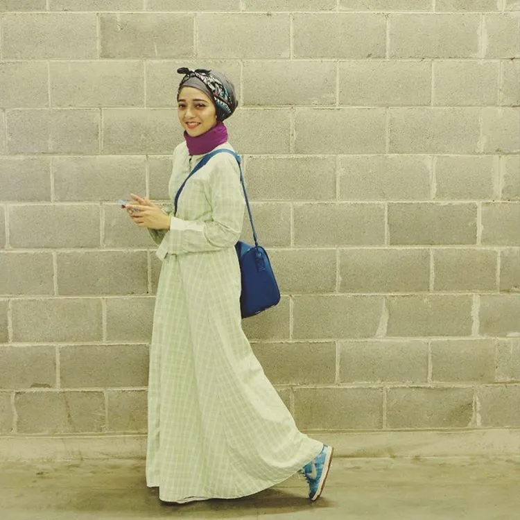 Tren Fesyen Hijab Turban ala Chikita Fawzi, Musisi dan Animator Stylish yang Penuh Inspirasi 28